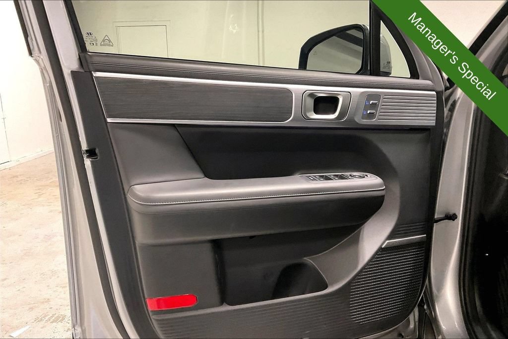 Used 2025 Hyundai Santa Fe Limited FWD image 22