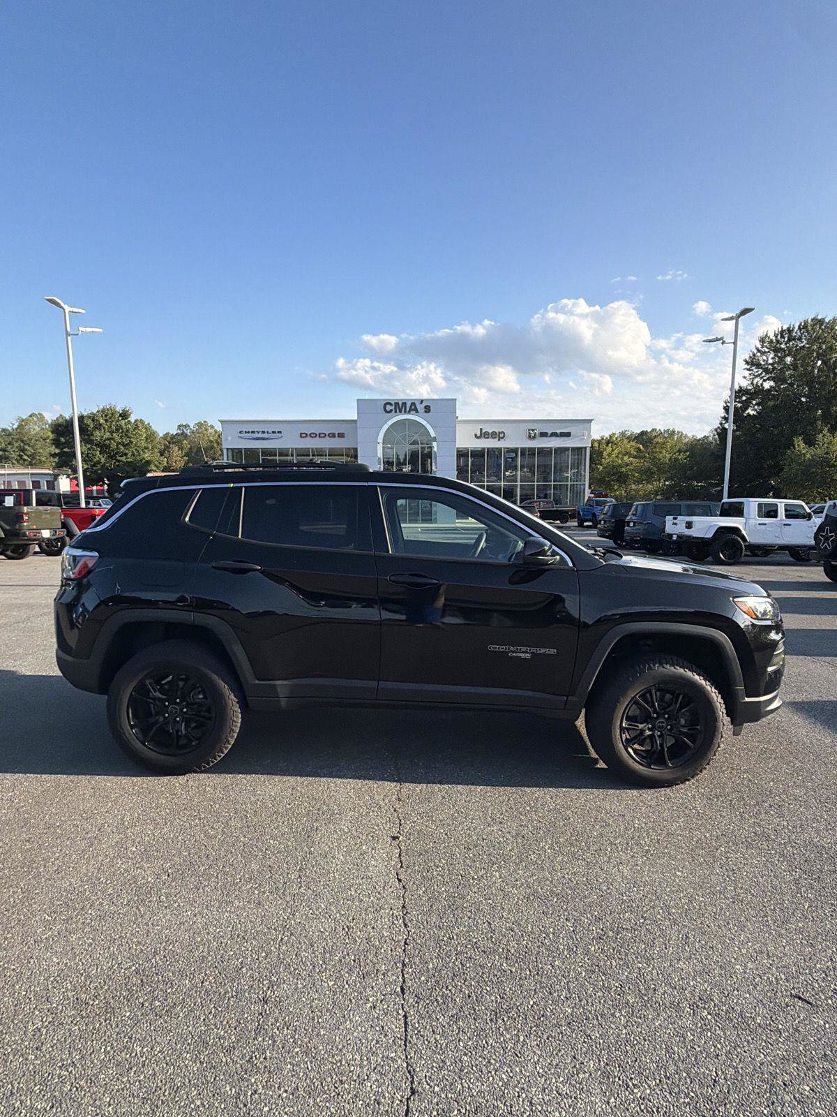Used 2025 Jeep Compass Sport AWD/4WD image 2