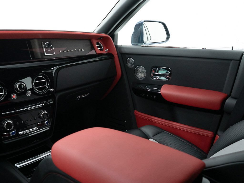 Certified 2026 Rolls-Royce Phantom Sedan w/ Leather Finishing Pack RWD image 34