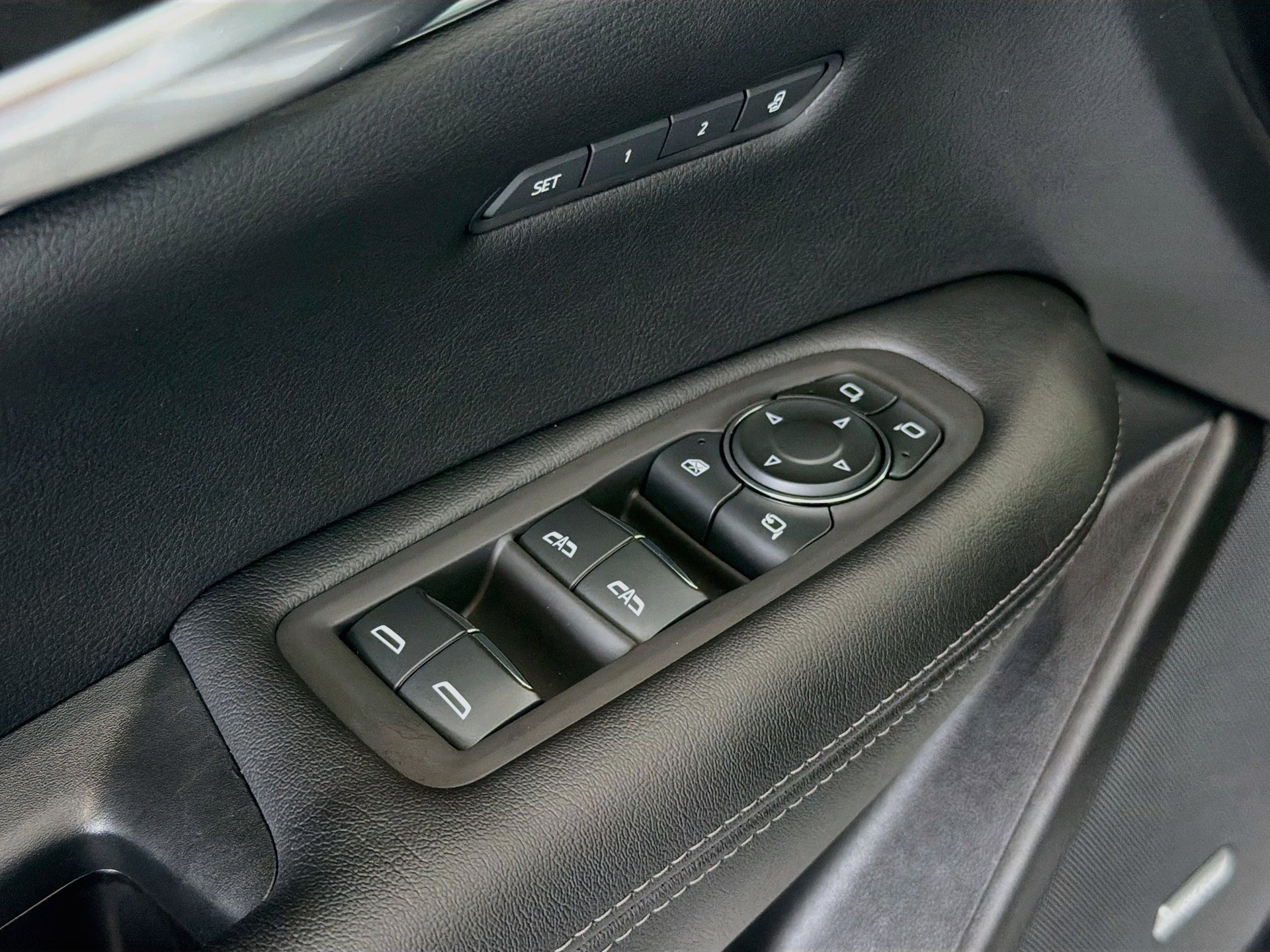 Certified 2022 Cadillac XT5 Premium Luxury FWD image 24
