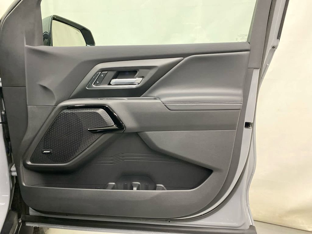 New 2025 Chevrolet Silverado EV LT image 11