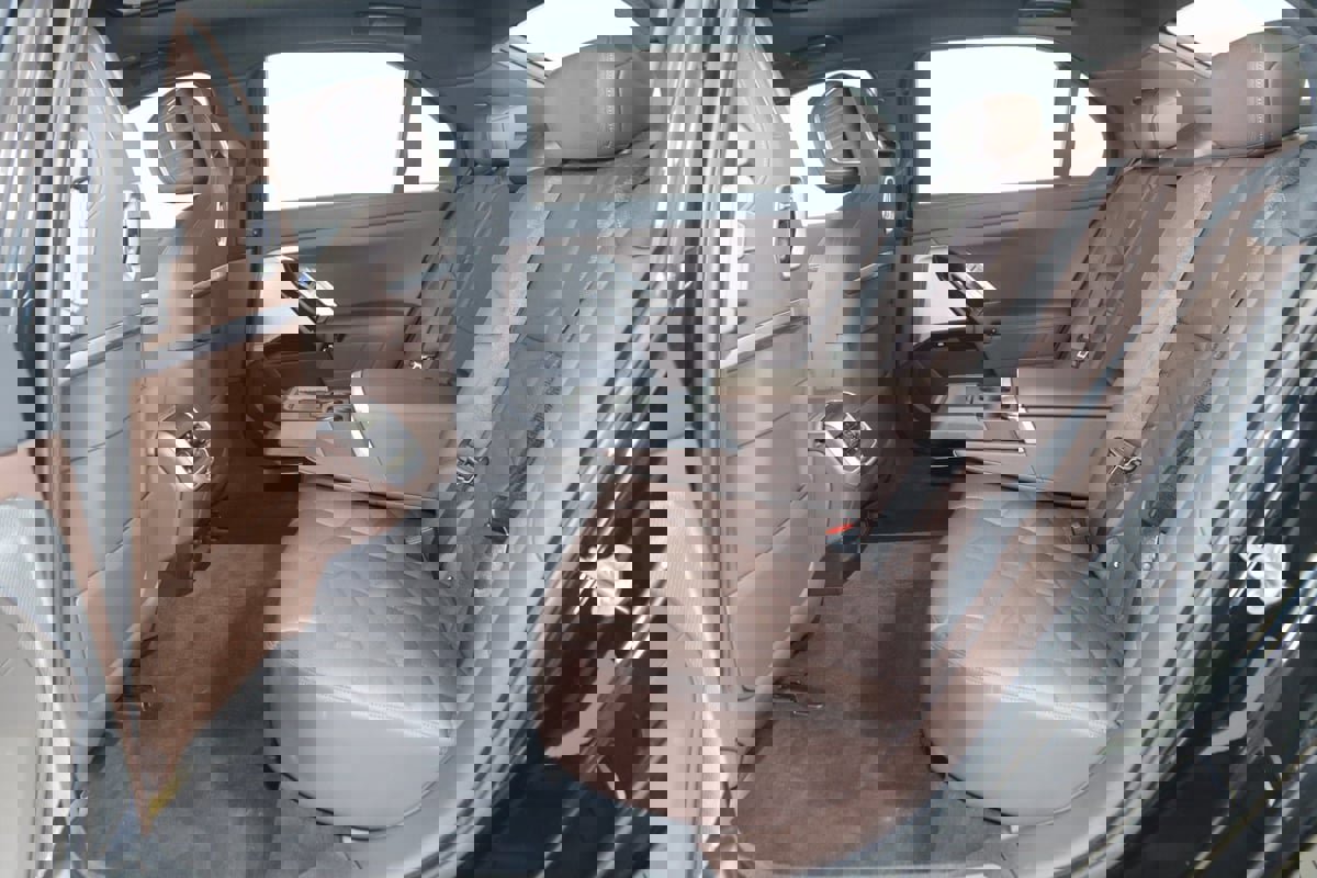 Used 2023 BMW 740i w/ Parking Assistance Package image 66