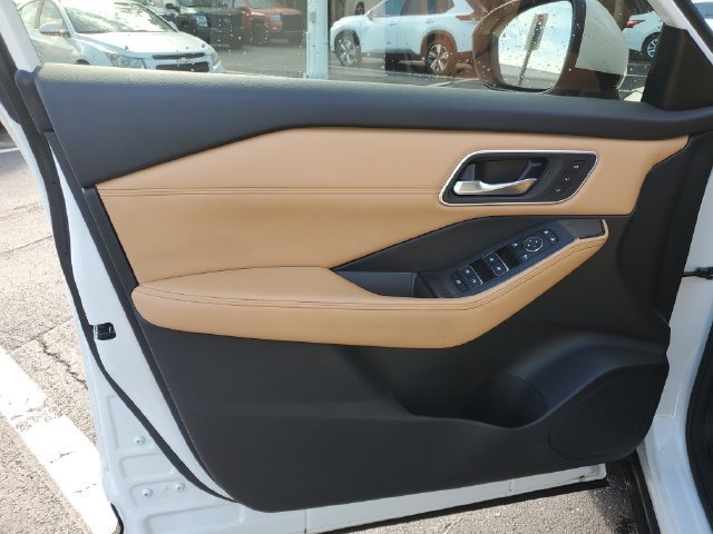 Certified 2023 Nissan Rogue Platinum w/ Platinum Premium Package FWD image 11