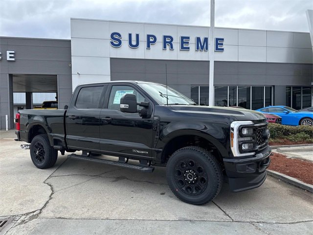 New 2025 Ford F250 Lariat w/ Black Appearance Package video 1