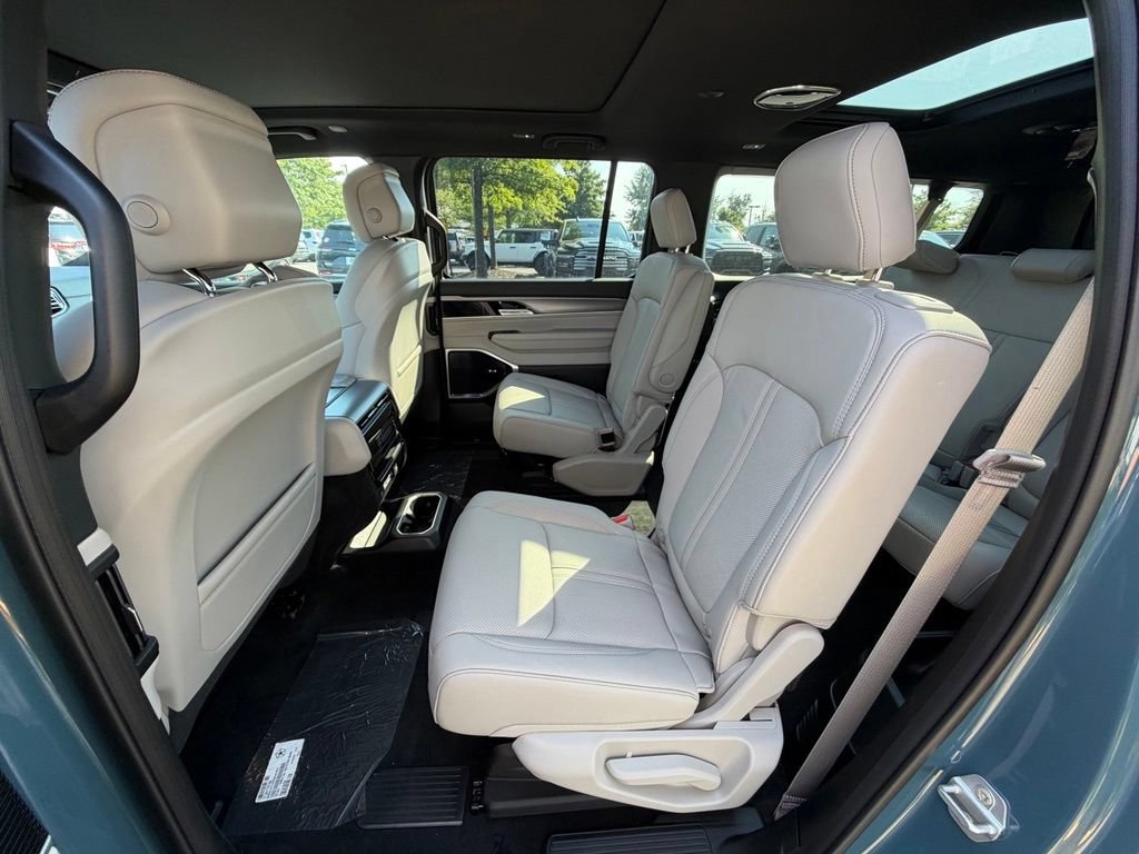 New 2026 Jeep Grand Wagoneer L Limited w/ Premium Group II AWD/4WD image 11