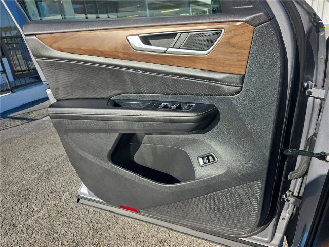 Used 2025 Volkswagen Atlas SE AWD/4WD image 16