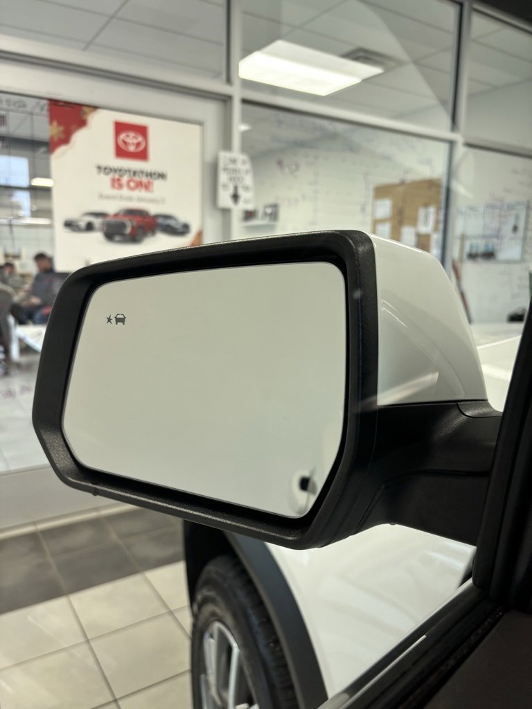 Certified 2023 GMC Acadia SLT image 8