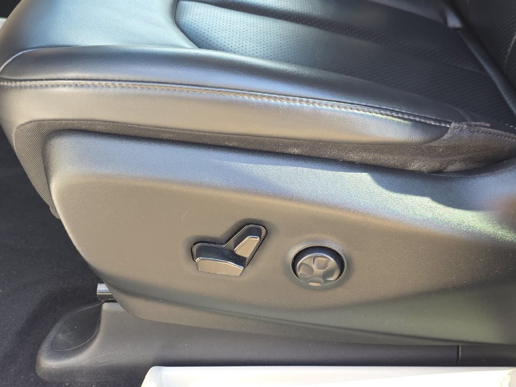 Used 2023 Chrysler Pacifica Touring-L FWD image 29