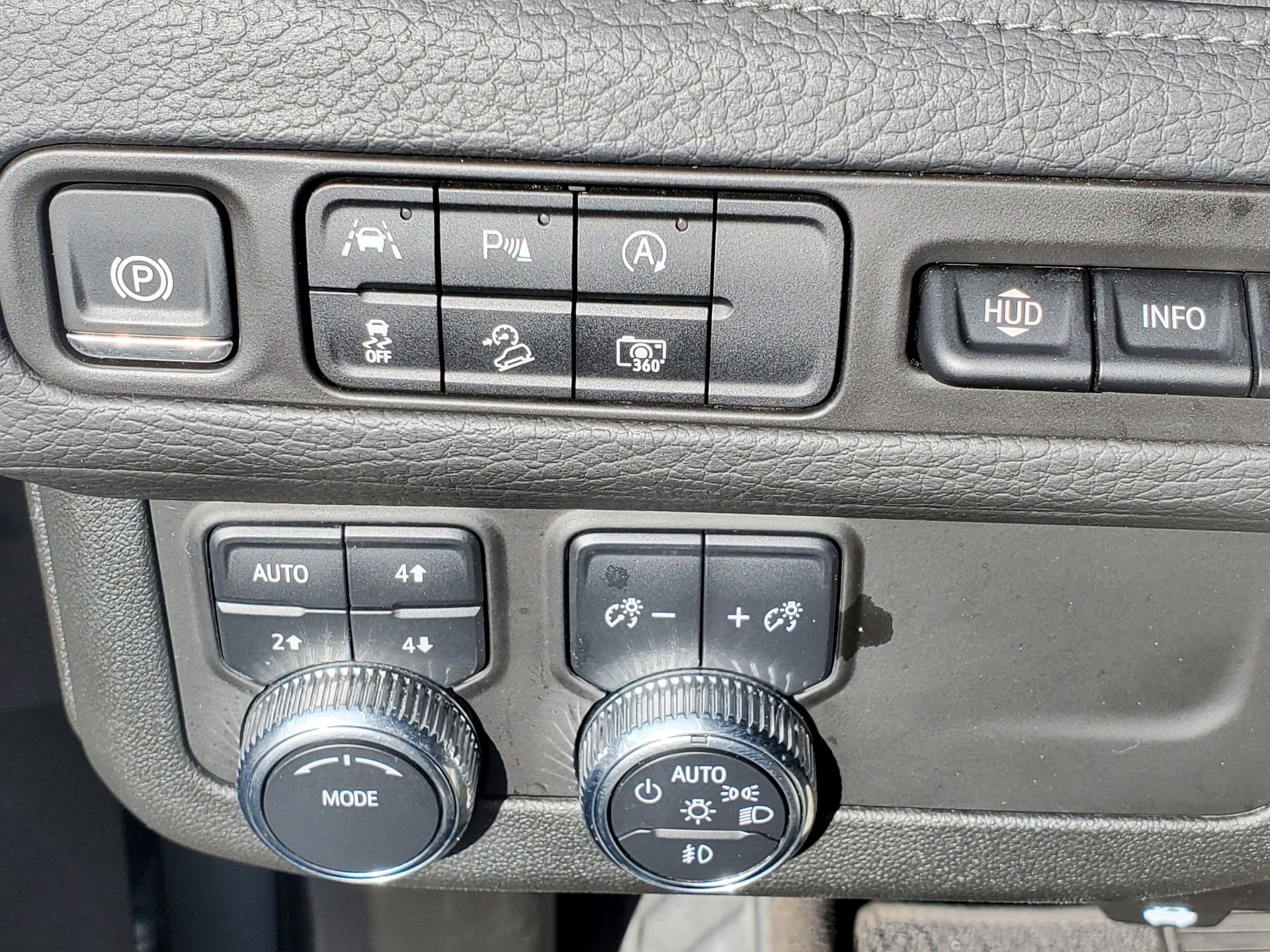 Used 2024 GMC Yukon Denali image 22