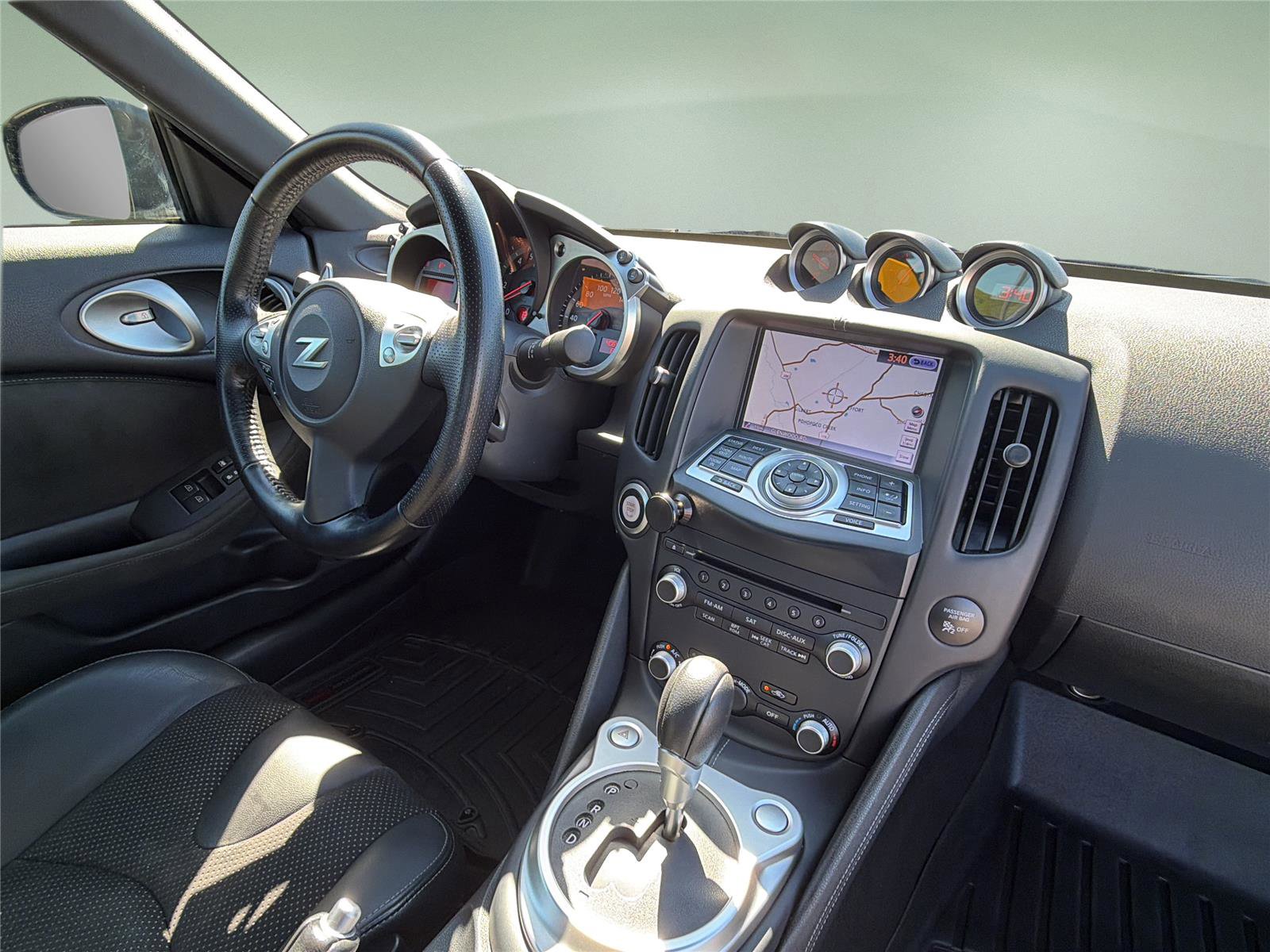 Used 2018 Nissan 370Z Touring RWD image 15