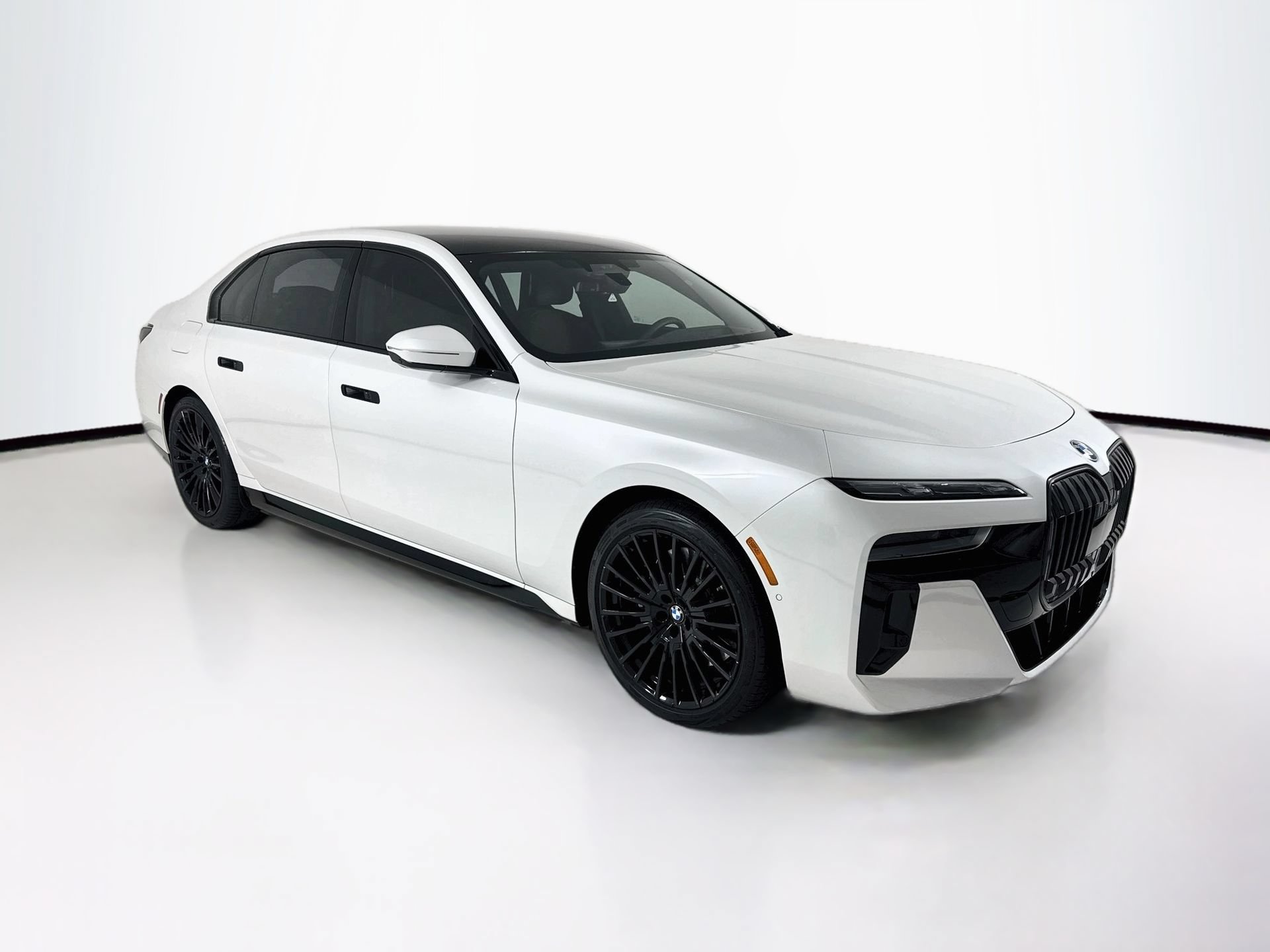 Used 2026 BMW 750e xDrive w/ Executive Package AWD/4WD image 1