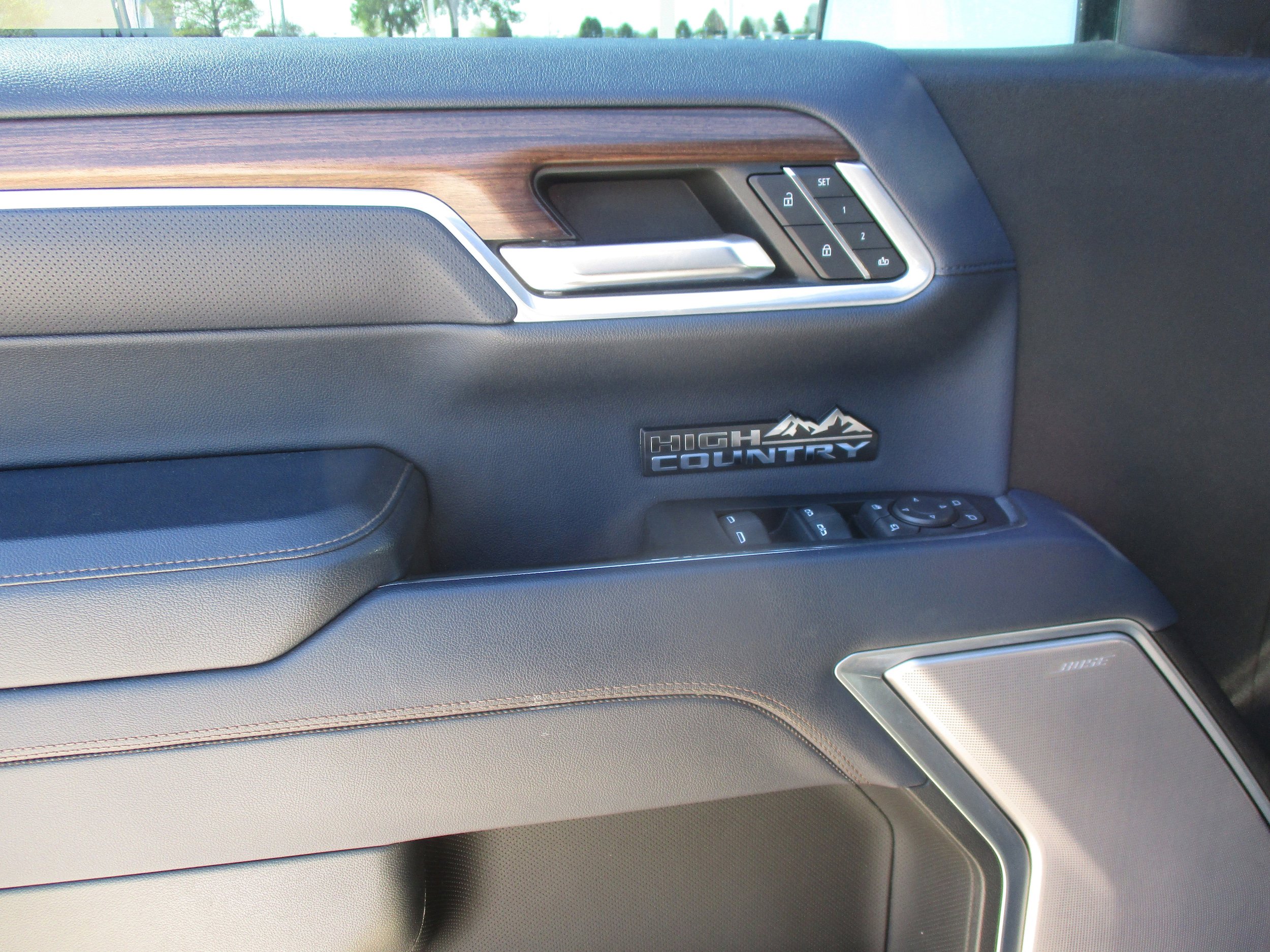 Used 2022 Chevrolet Silverado 1500 High Country w/ High Country Premium Package AWD/4WD image 15