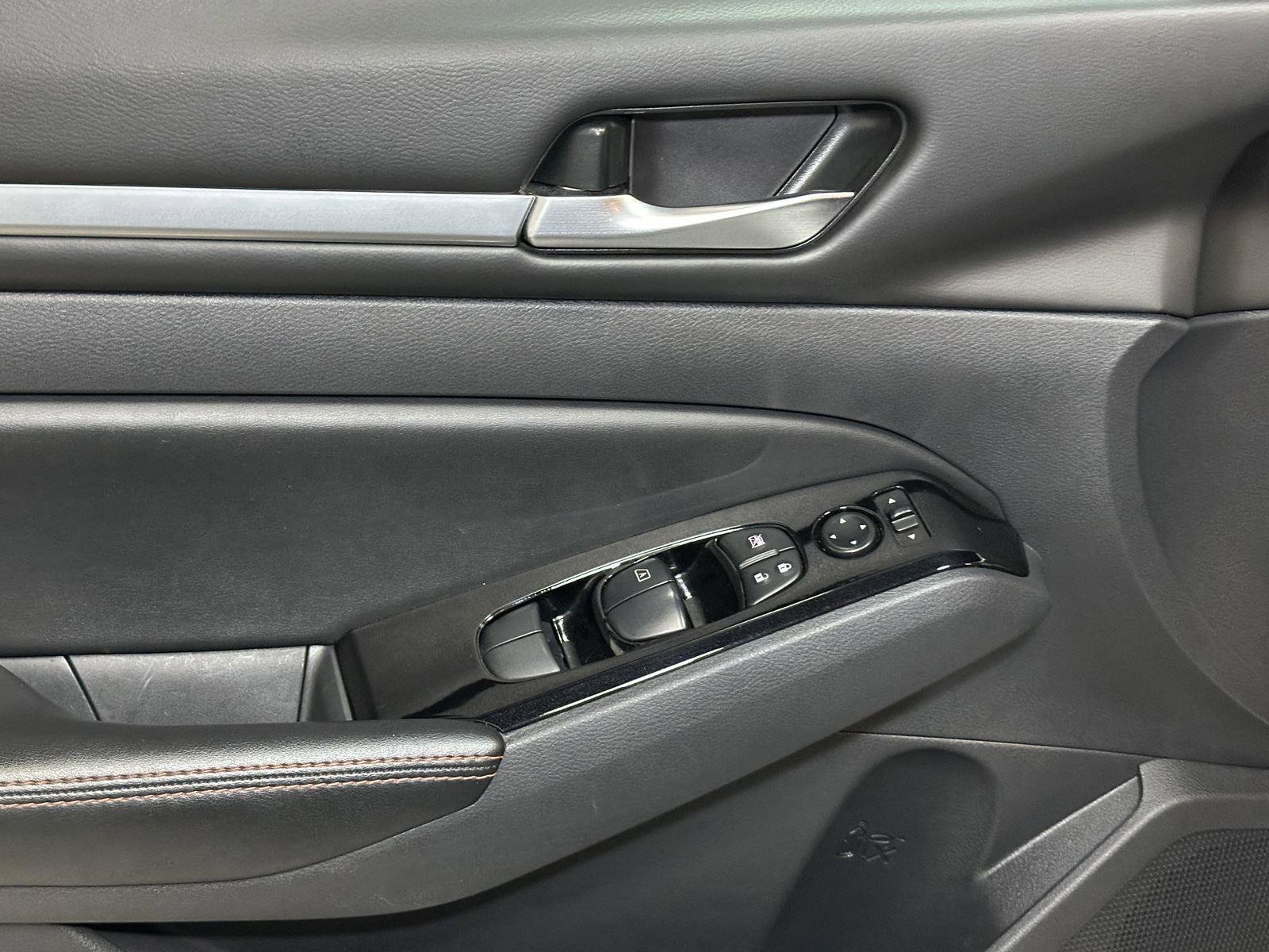 Used 2024 Nissan Altima 2.5 SR image 21