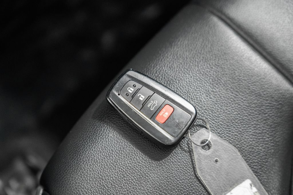 Used 2022 Toyota Highlander XLE AWD/4WD image 41