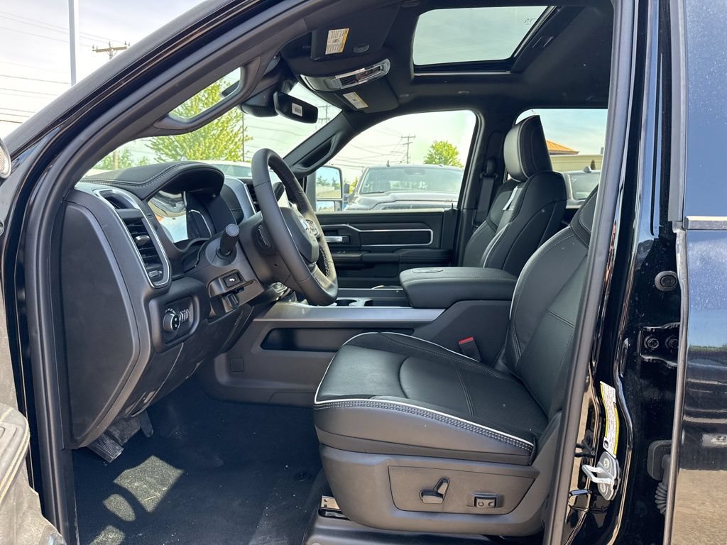 New 2026 RAM 2500 Laramie AWD/4WD image 16