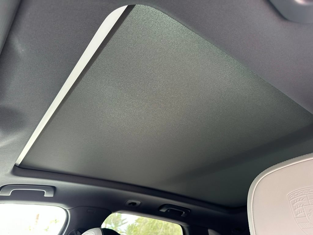 Certified 2025 Porsche Cayenne E-Hybrid AWD/4WD image 32