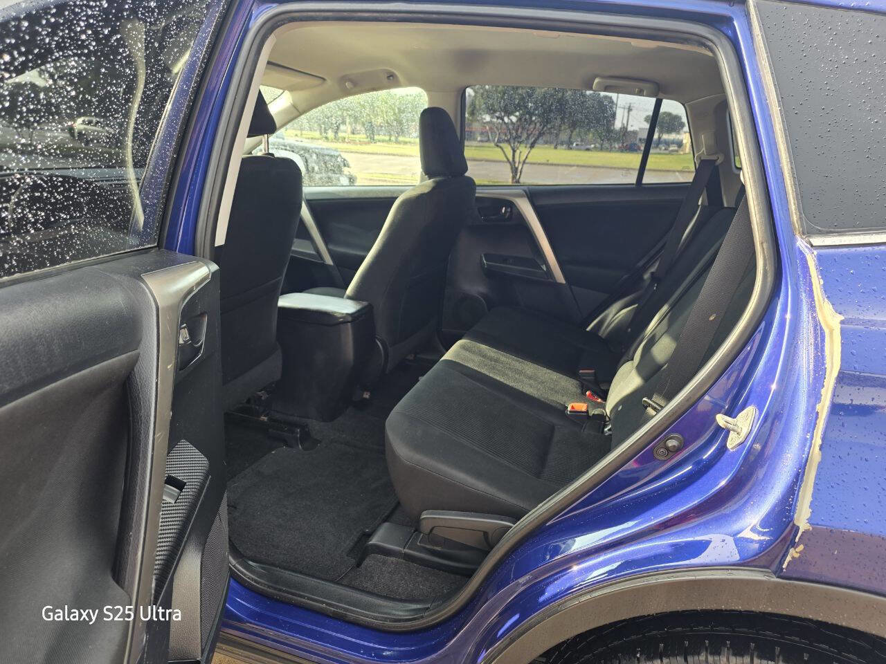 Used 2015 Toyota RAV4 LE FWD image 11