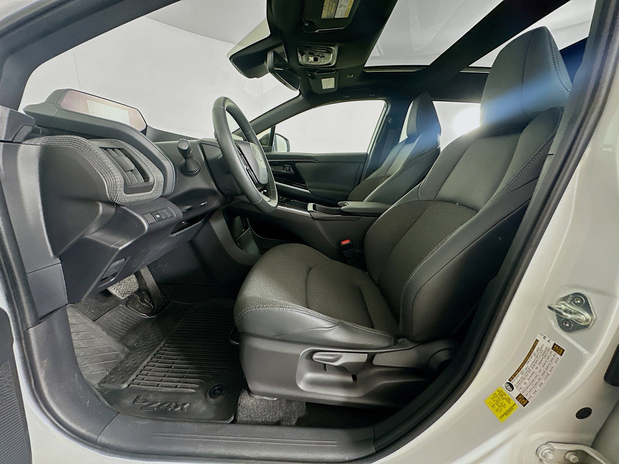 Used 2023 Toyota bZ4X XLE w/ Weather Package FWD image 13