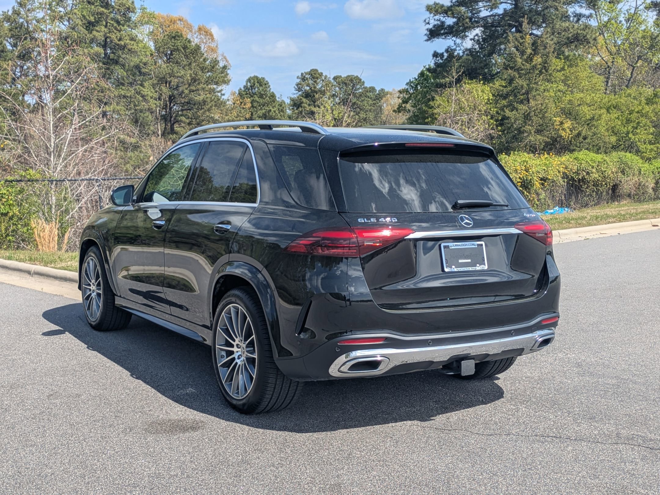 Used 2024 Mercedes-Benz GLE 450 4MATIC w/ AMG Line Exterior image 7