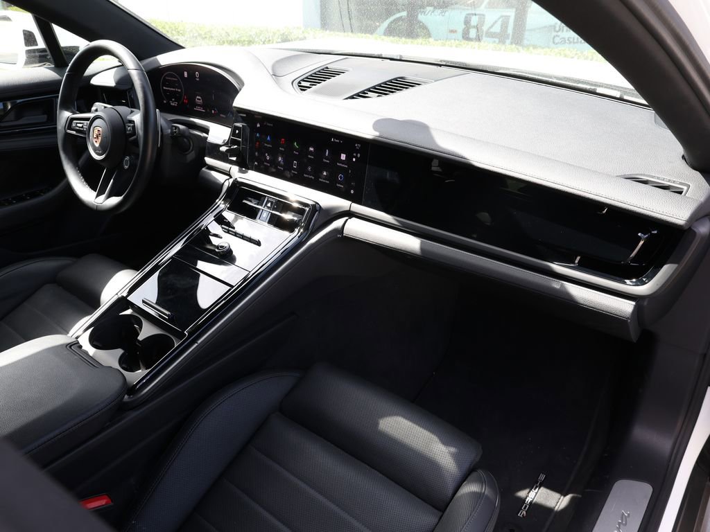 Used 2025 Porsche Panamera 4 image 21
