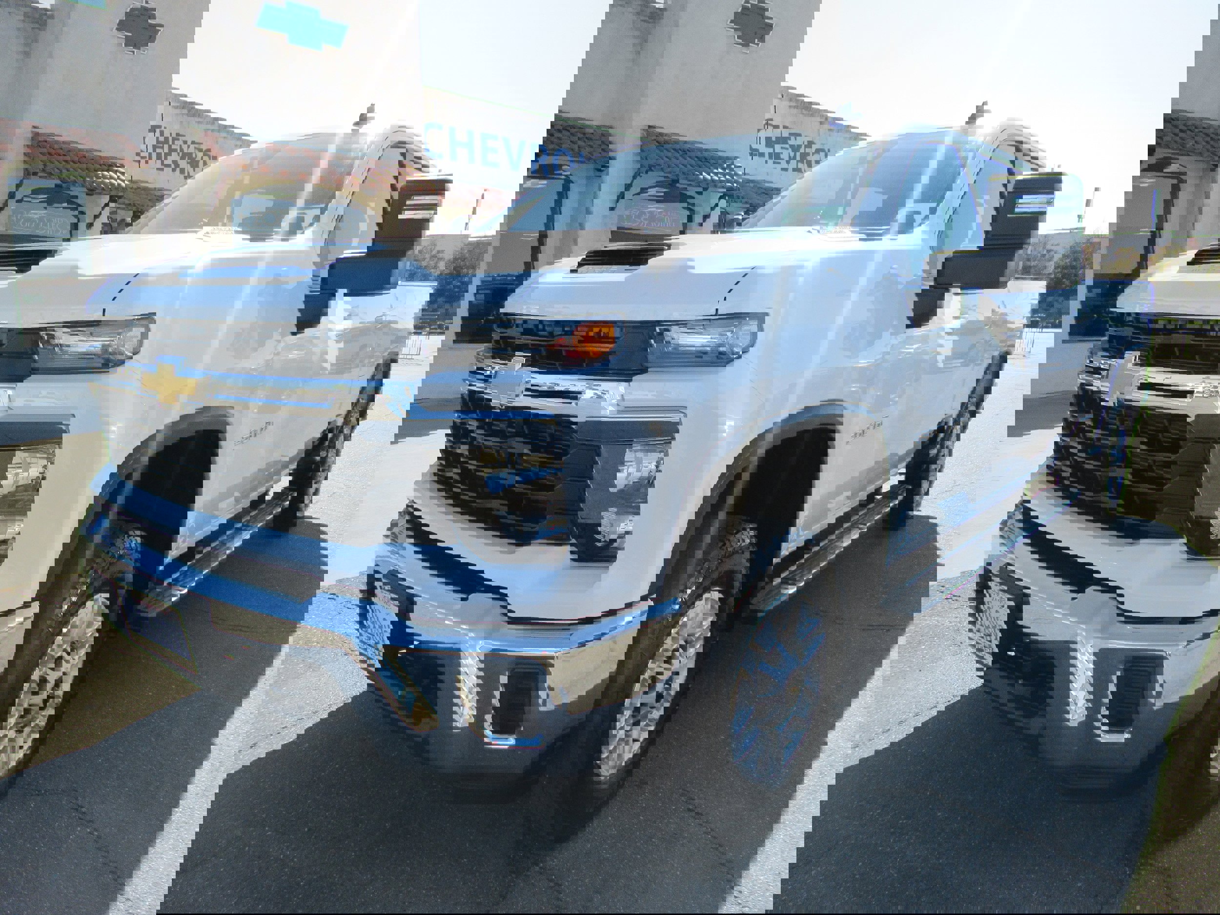 Used 2024 Chevrolet Silverado 2500 LT image 1