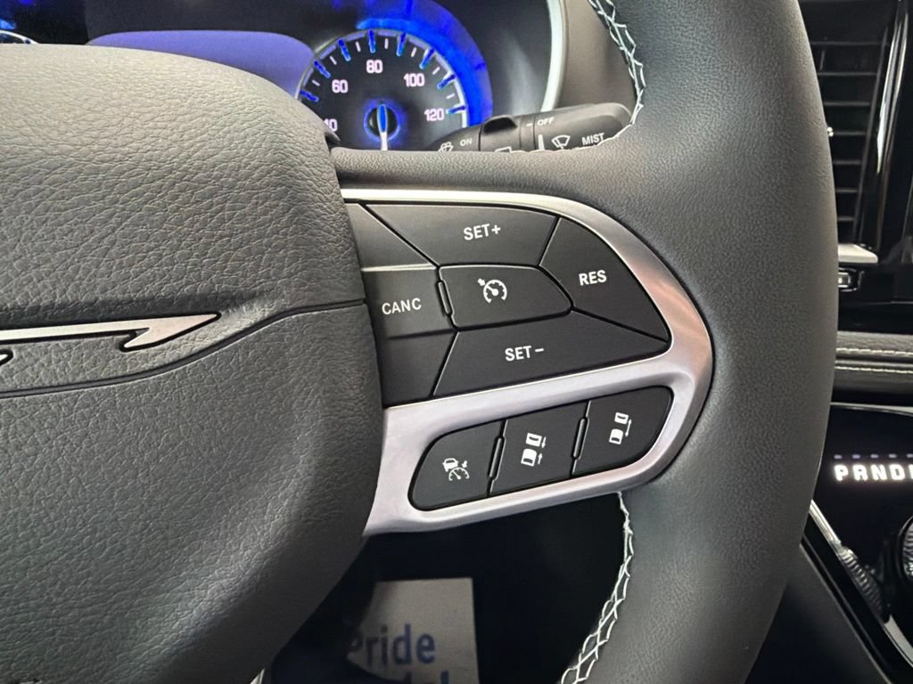 New 2027 Chrysler Pacifica Select FWD image 10