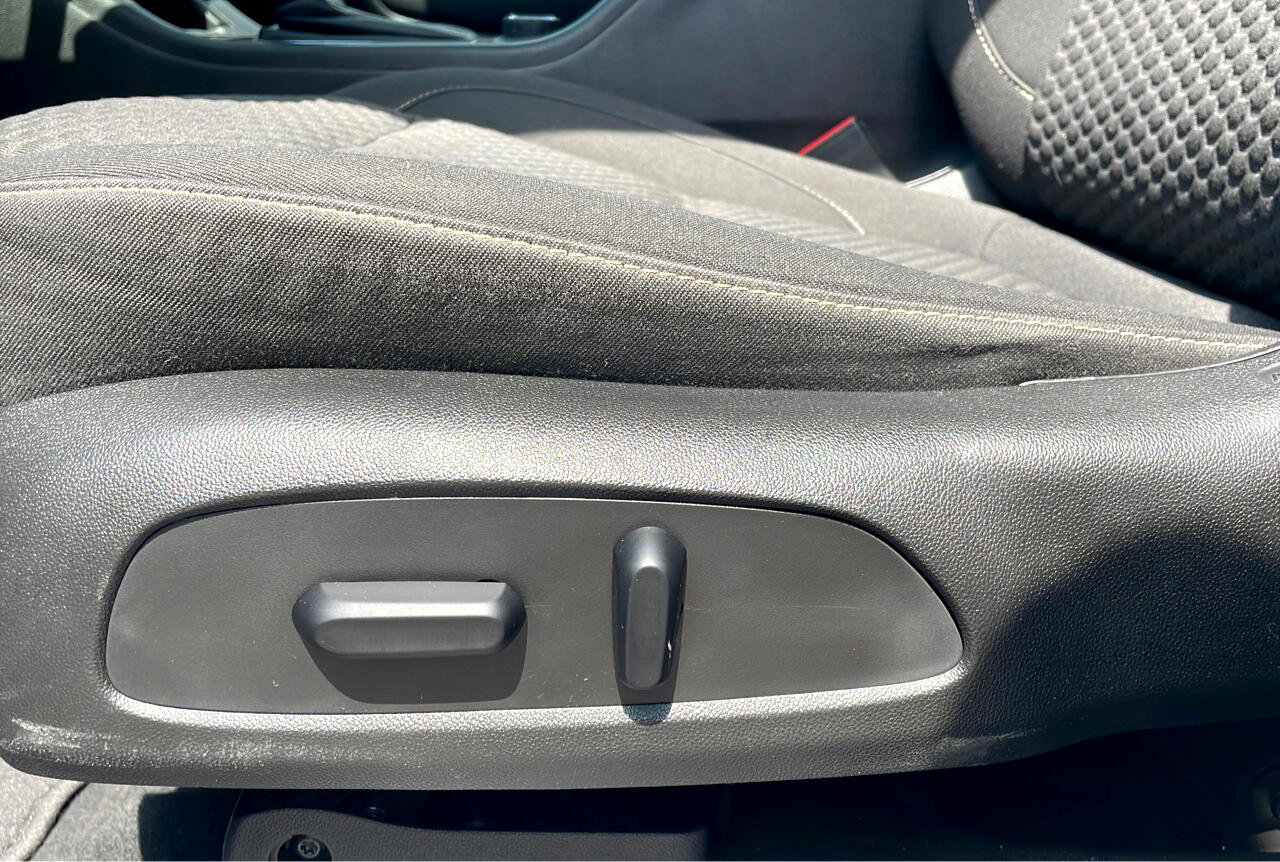 Used 2018 GMC Acadia SLE image 13