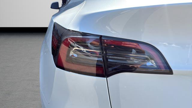 Used 2023 Tesla Model Y Long Range AWD/4WD image 30