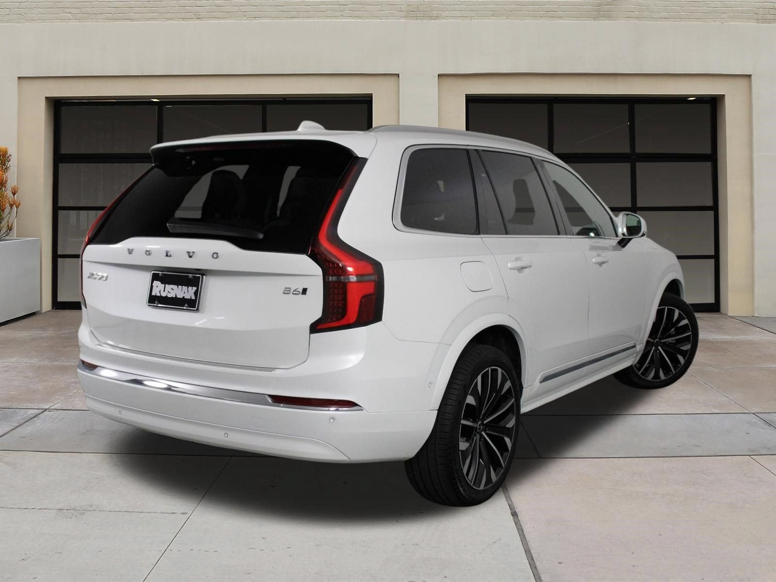 Certified 2026 Volvo XC90 B6 Plus w/ Protection Package Premier AWD/4WD image 4