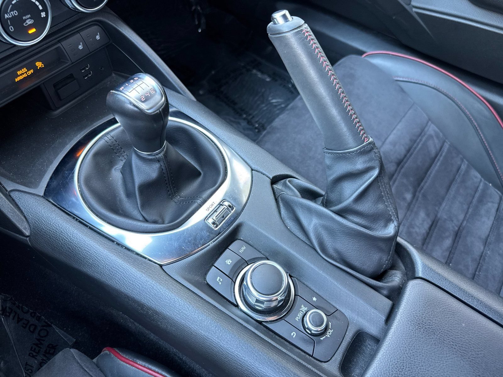Used 2018 FIAT 124 Spider Abarth w/ Navigation & Sound Group RWD image 18