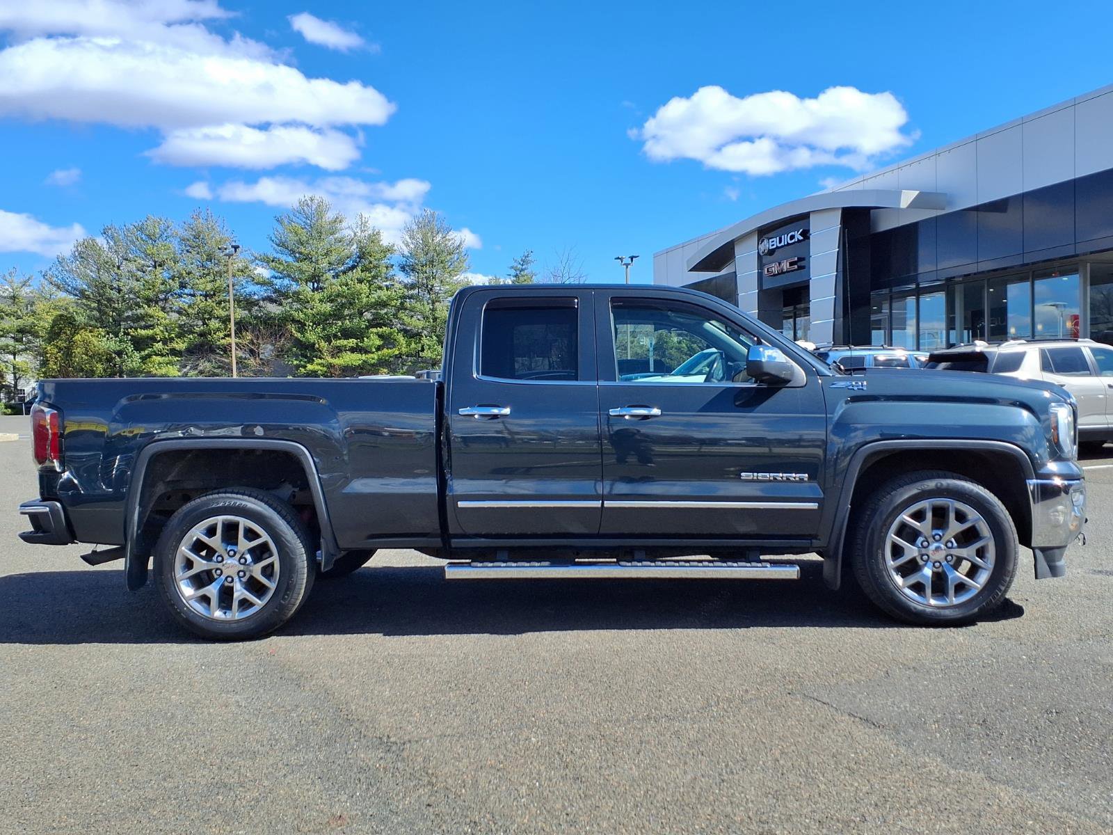 Used 2018 GMC Sierra 1500 SLT w/ SLT Premium Package image 2