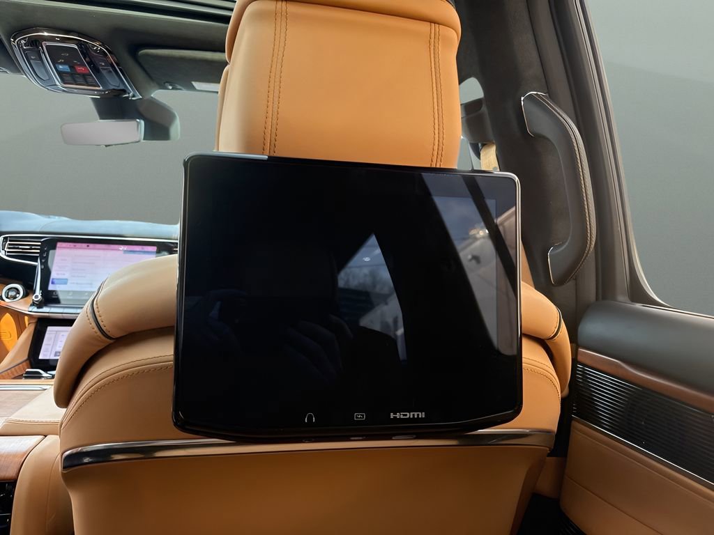 Used 2022 Jeep Grand Wagoneer Series III w/ Rear Seat Video Group 1 image 25