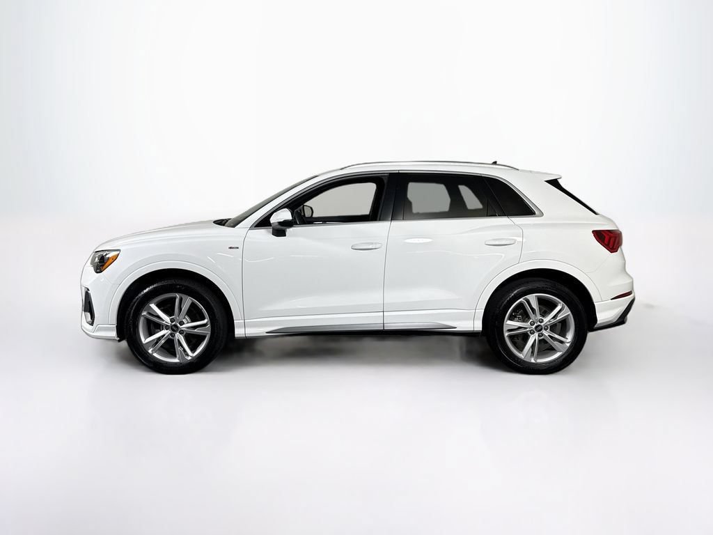 Used 2022 Audi Q3 2.0T Premium w/ Convenience Package AWD/4WD image 2