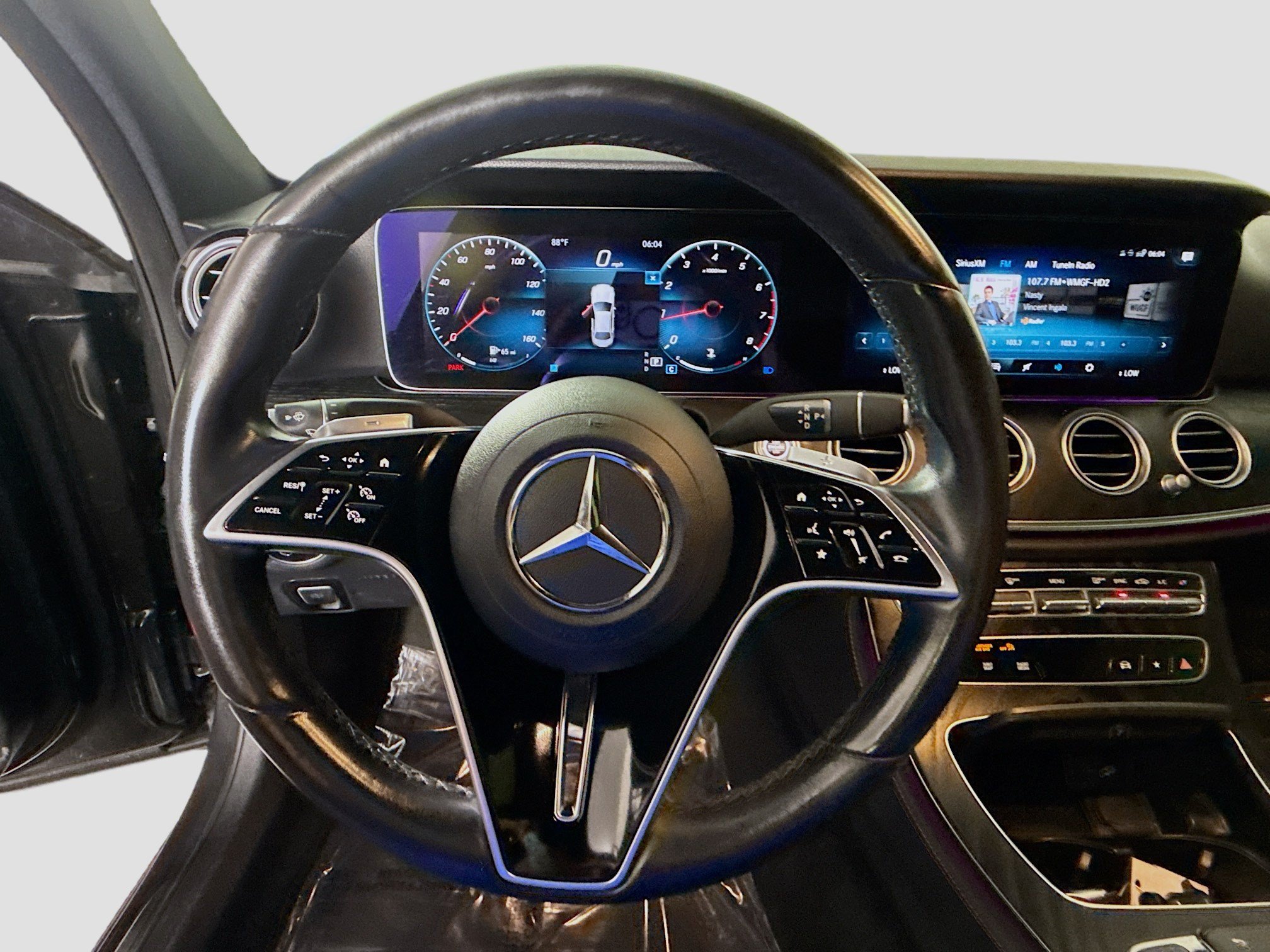 Used 2022 Mercedes-Benz E 350 Sedan w/ AMG Line Exterior image 13