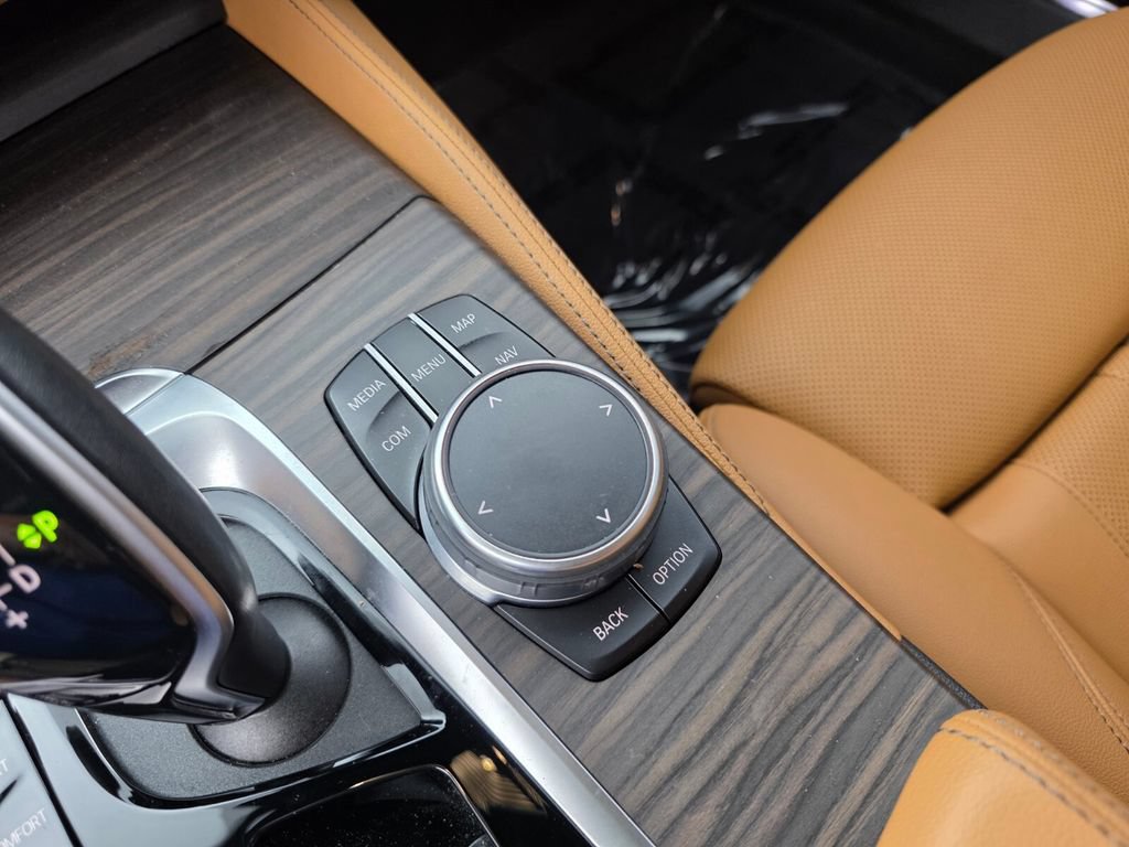 Used 2021 BMW 530i w/ M Sport Package RWD image 25