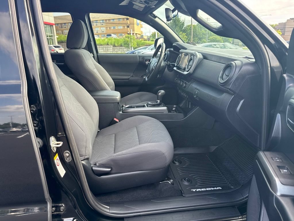 Used 2019 Toyota Tacoma TRD Off-Road w/ Technology Package AWD/4WD image 7