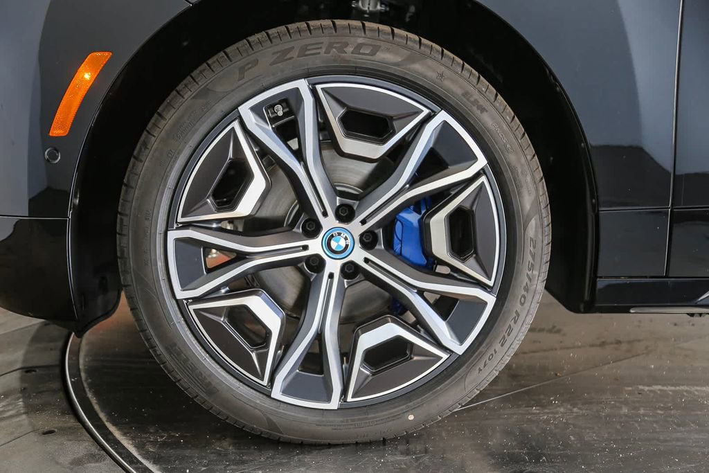 Used 2025 BMW iX xDrive50 w/ Premium Package AWD/4WD image 10