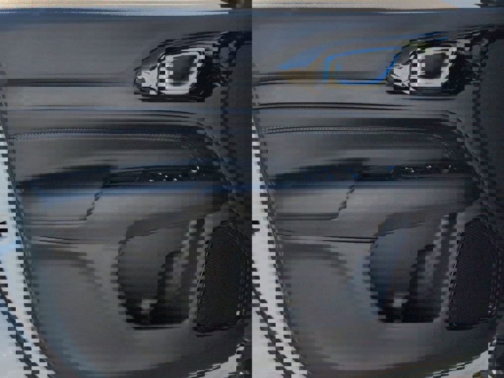 New 2026 Jeep Compass Latitude image 13