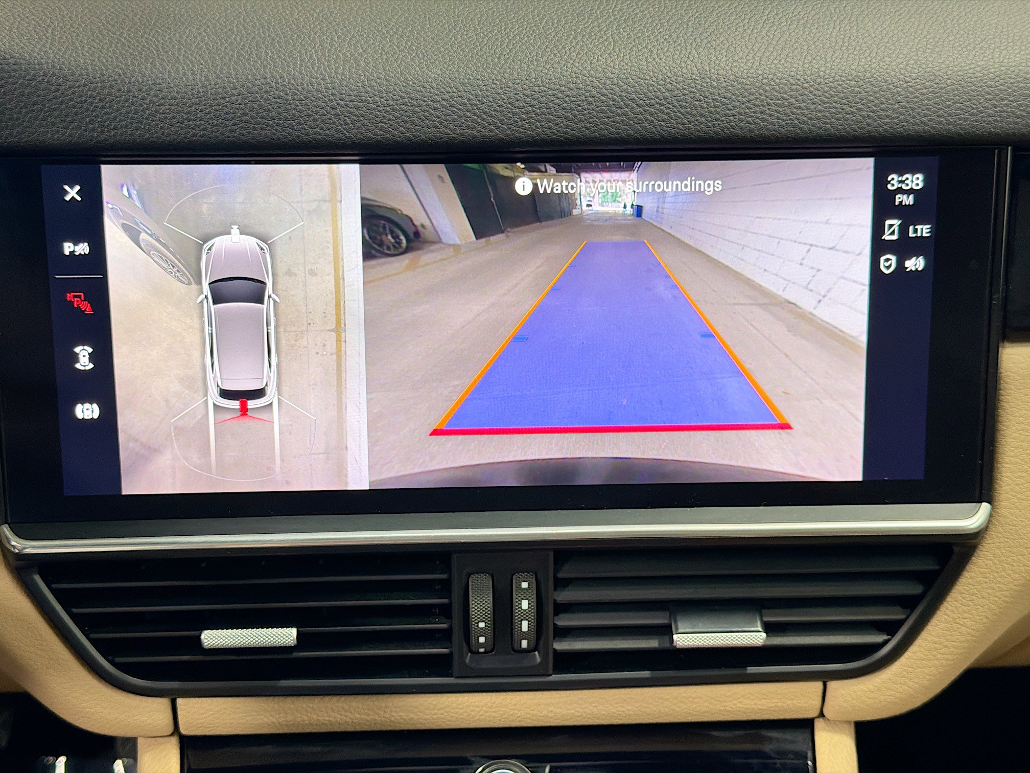 Certified 2023 Porsche Cayenne AWD/4WD image 33