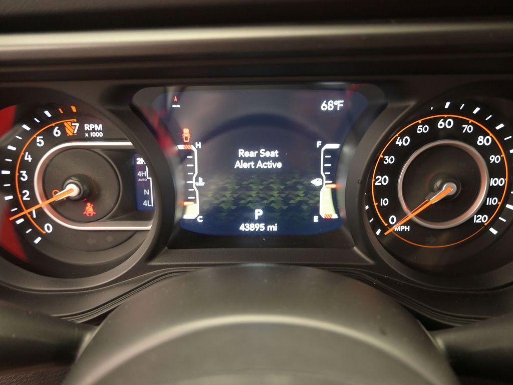 Used 2024 Jeep Gladiator Rubicon AWD/4WD image 36