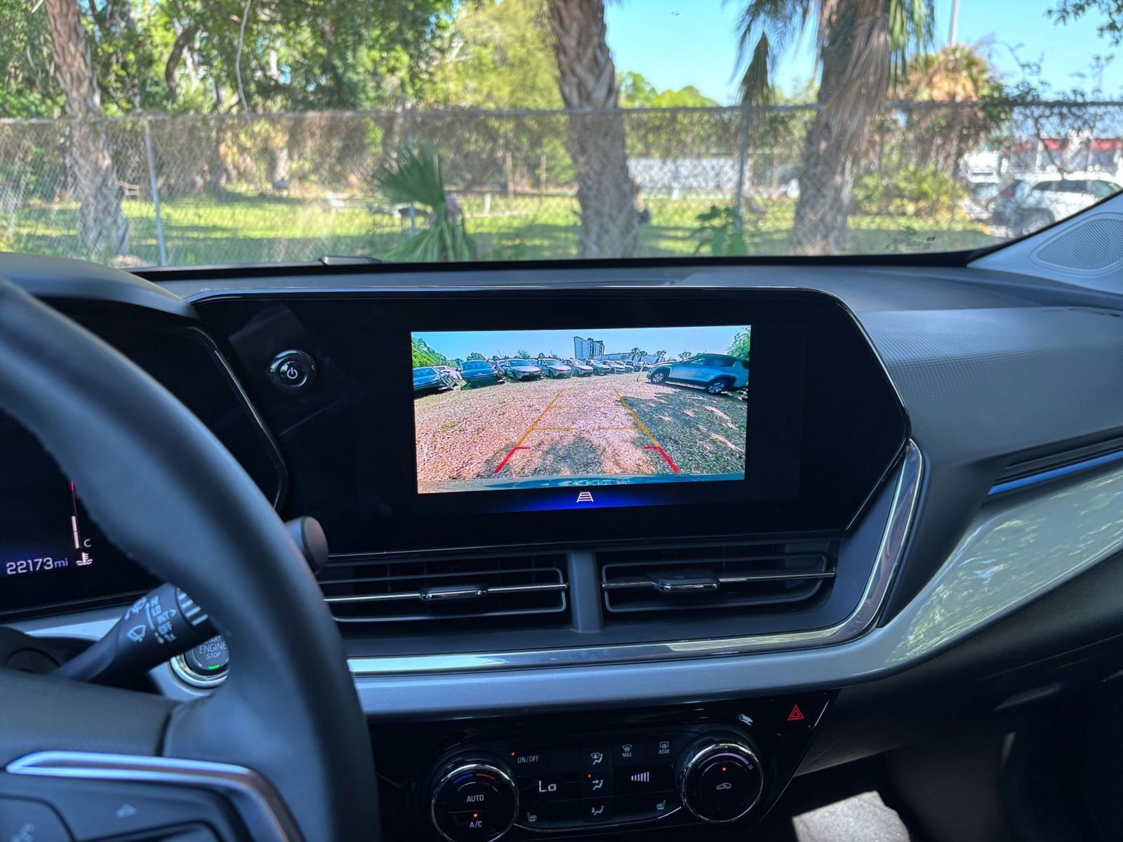 Used 2025 Chevrolet Trax LT w/ LT Convenience Package image 25