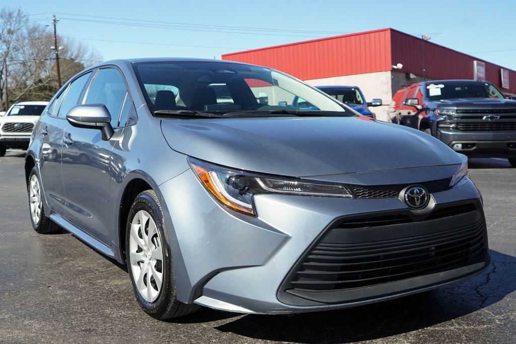 Used 2025 Toyota Corolla LE image 35