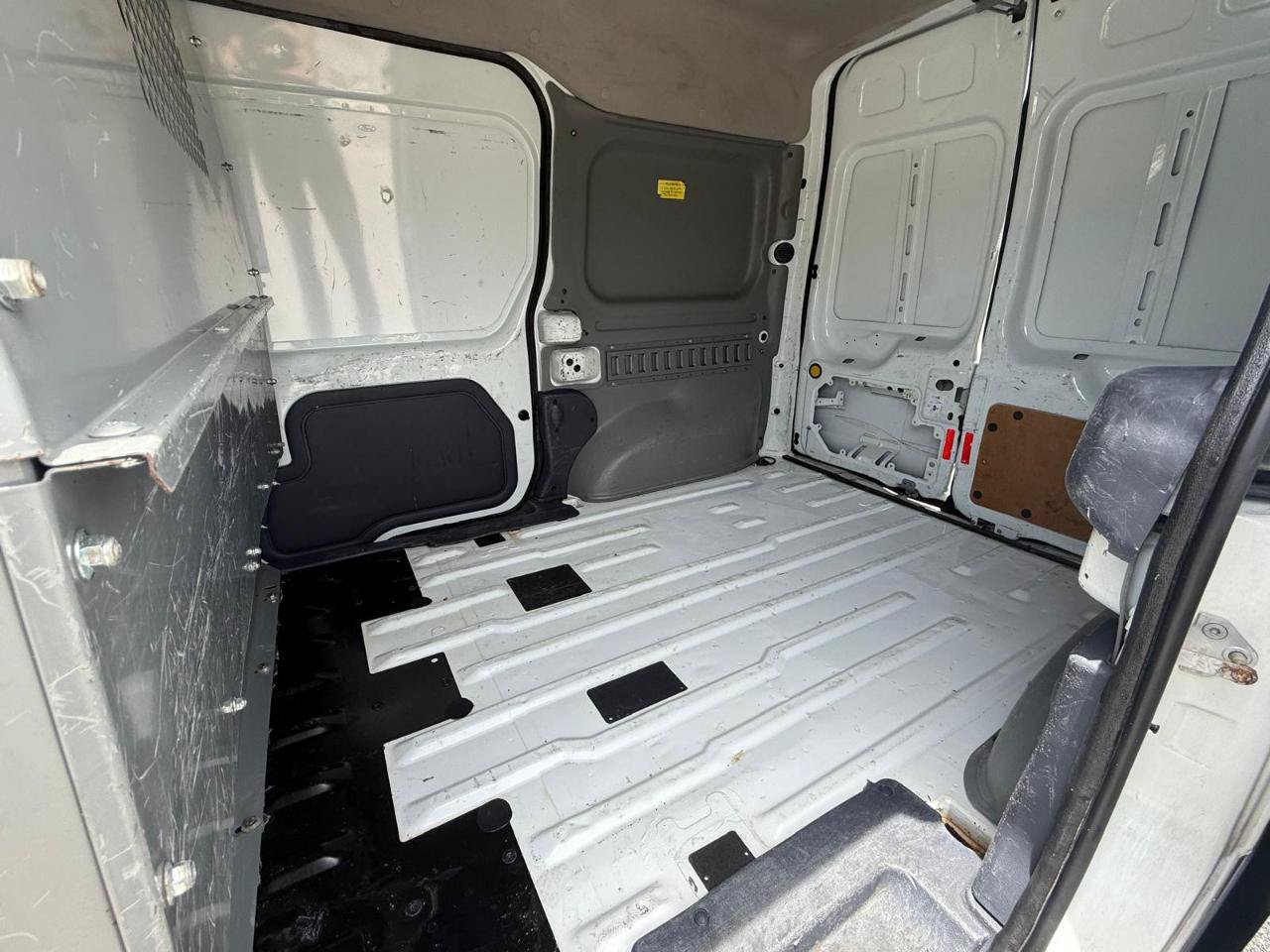 Used 2013 Ford Transit Connect XL FWD image 21