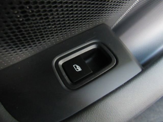 Used 2023 Porsche Taycan Premium Package w/ Premium Package image 31