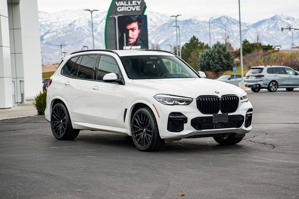 Used 2022 BMW X5 xDrive40i w/ M Sport Package image 3