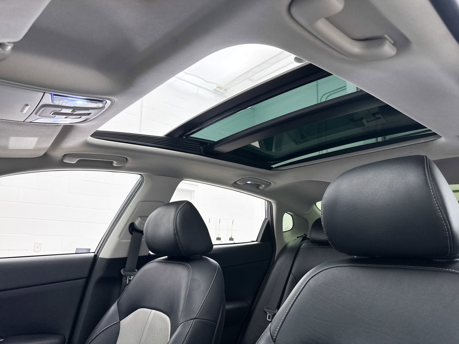 Used 2020 Kia Optima Premium image 3