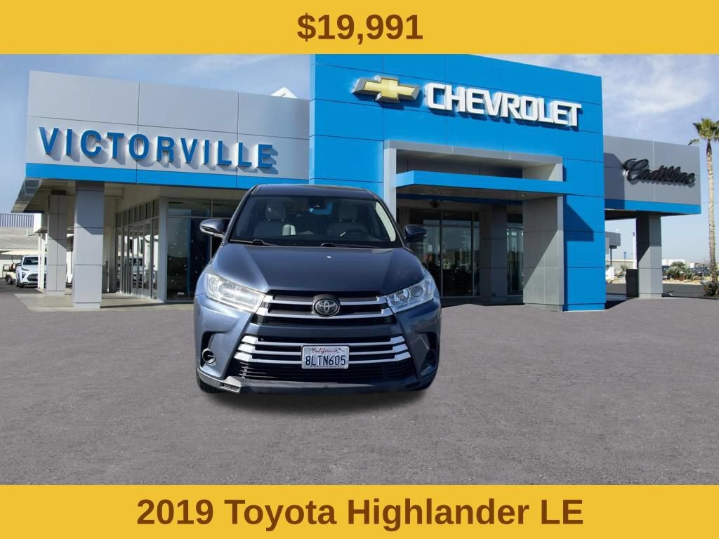 Used 2019 Toyota Highlander LE FWD image 2