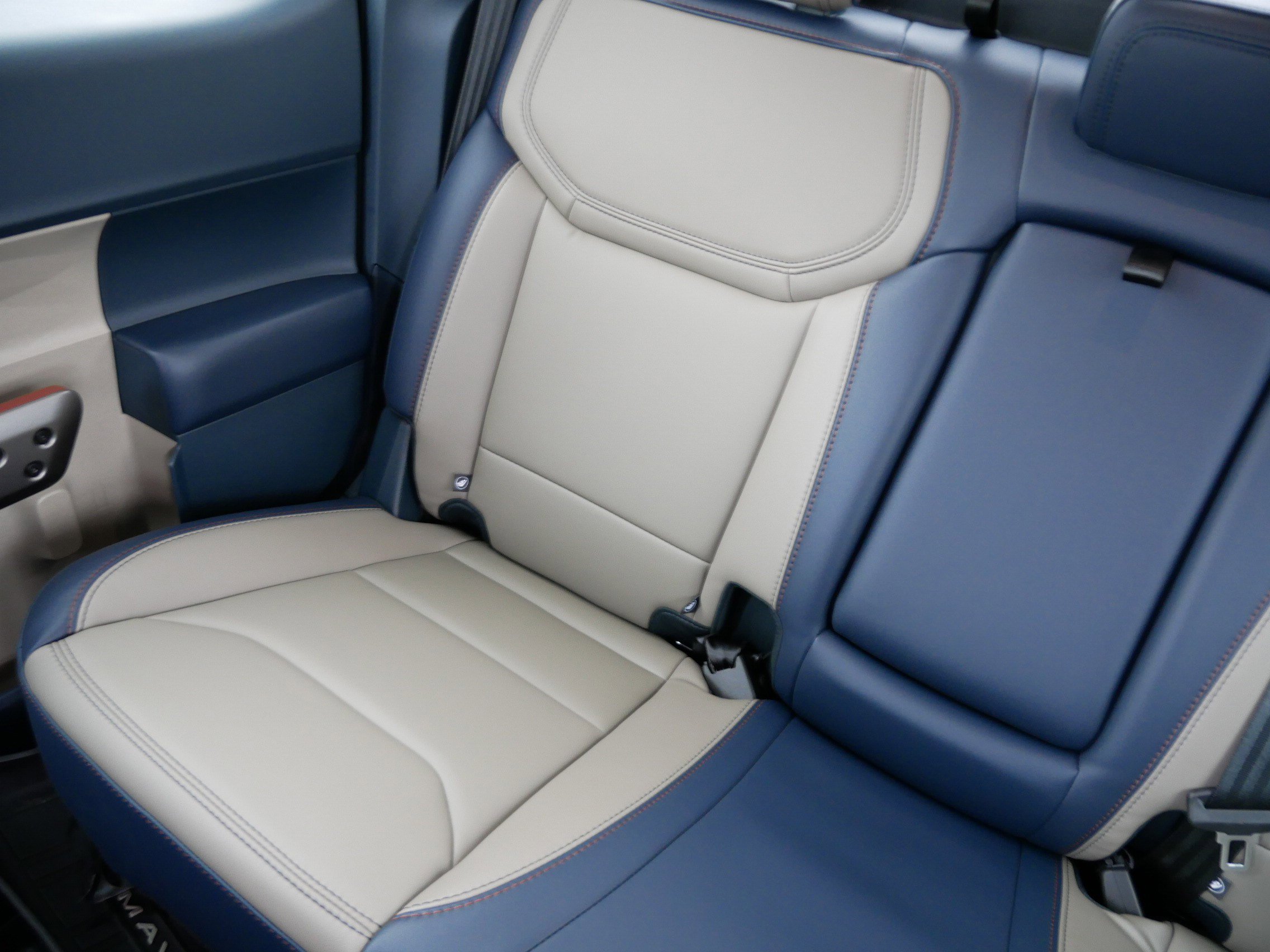 Used 2025 Ford Maverick Lariat w/ 4K Tow Package image 12