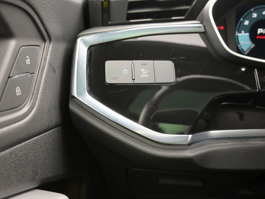 Used 2024 Audi Q3 2.0T Premium image 18