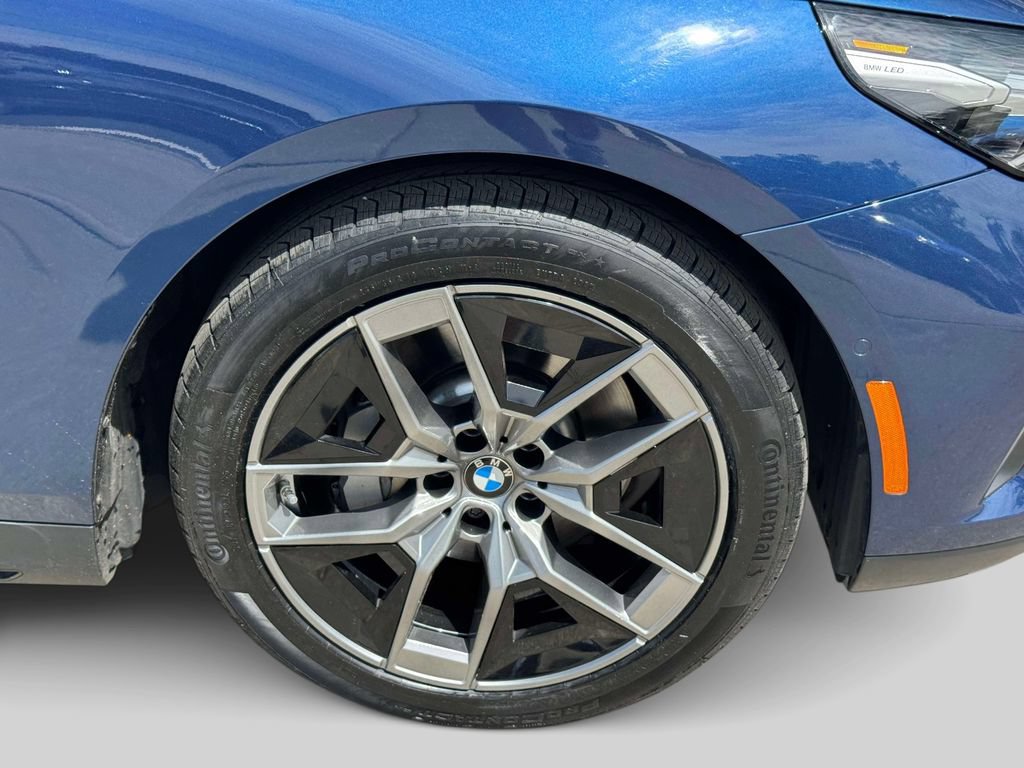 Certified 2026 BMW 530i xDrive w/ Premium Package AWD/4WD image 6